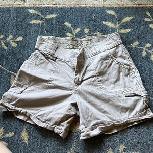 Gloria Vanderbilt Cargo Shorts in Dark Khaki